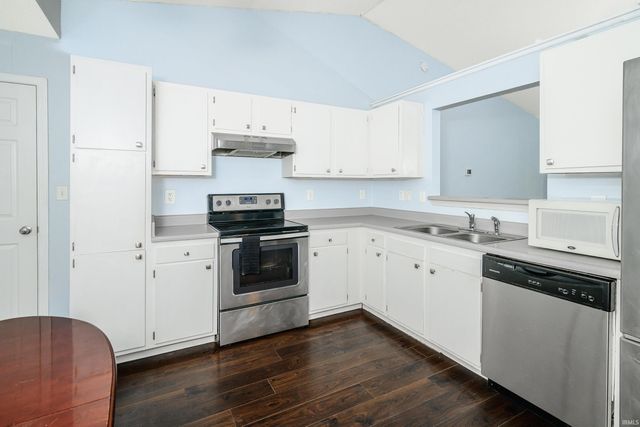 1529 W Edinburgh Bend, Bloomington, IN 47403