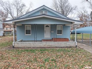 1206 S MAIN Street, Benton, IL 62812