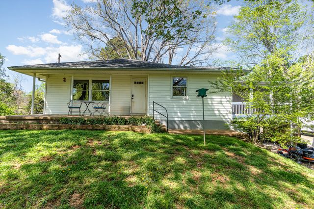 1029 Cumberland Heights Rd, Clarksville, TN 37040