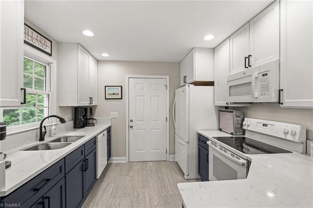 124 Pipsisewa Lane, Stokesdale, NC 27357