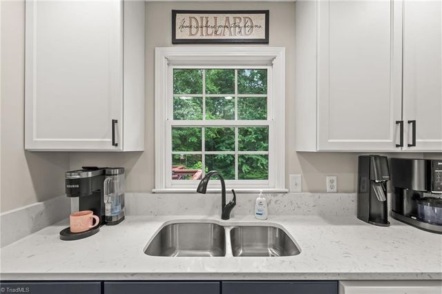 124 Pipsisewa Lane, Stokesdale, NC 27357
