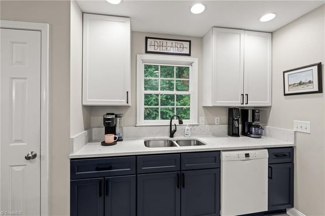 124 Pipsisewa Lane, Stokesdale, NC 27357