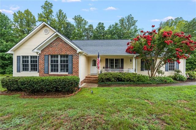 124 Pipsisewa Lane, Stokesdale, NC 27357