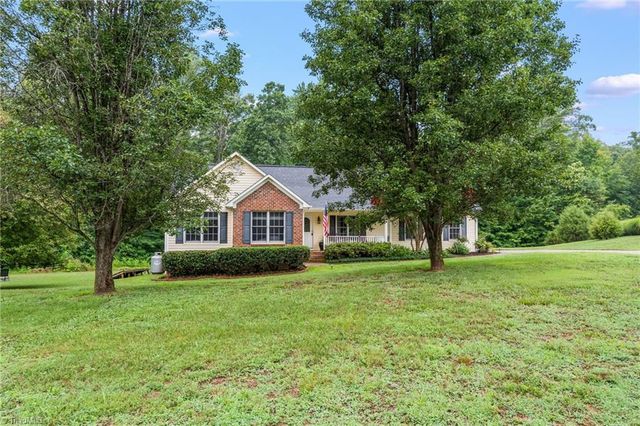 124 Pipsisewa Lane, Stokesdale, NC 27357