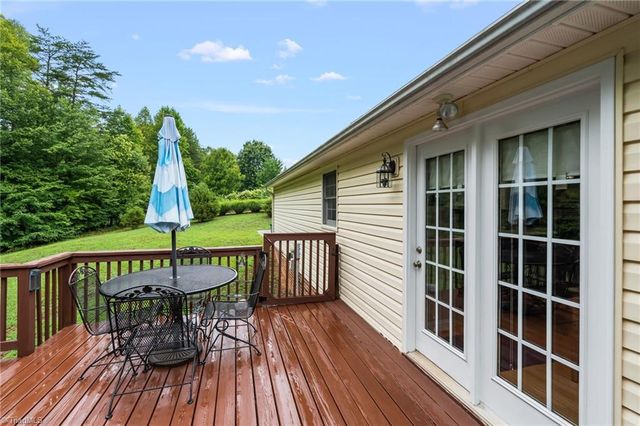 124 Pipsisewa Lane, Stokesdale, NC 27357