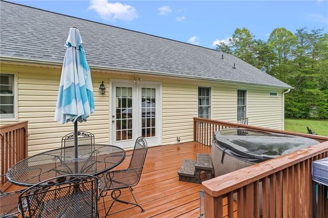 124 Pipsisewa Lane, Stokesdale, NC 27357