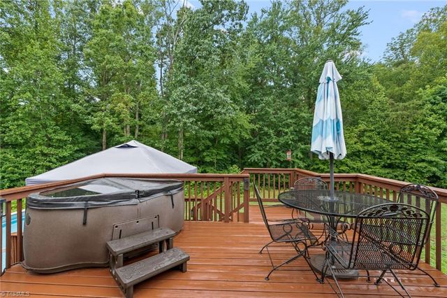 124 Pipsisewa Lane, Stokesdale, NC 27357