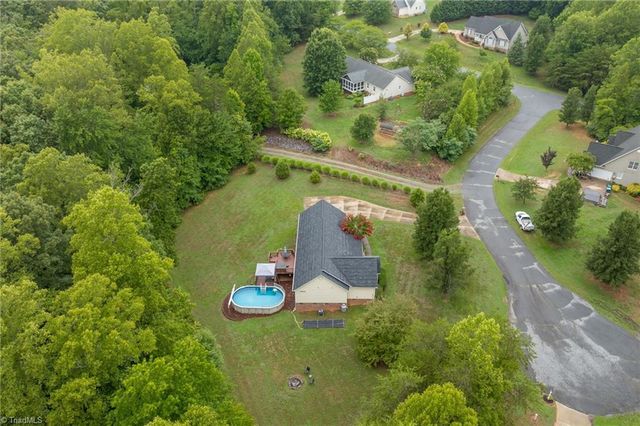 124 Pipsisewa Lane, Stokesdale, NC 27357