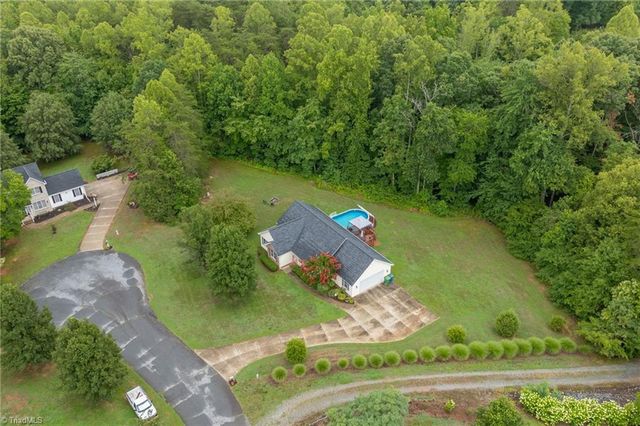 124 Pipsisewa Lane, Stokesdale, NC 27357