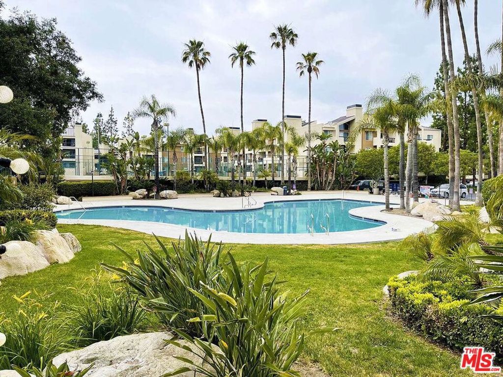 Image 13 of property listing at 5535 Canoga Avenue 115, Woodland Hills, CA 91367