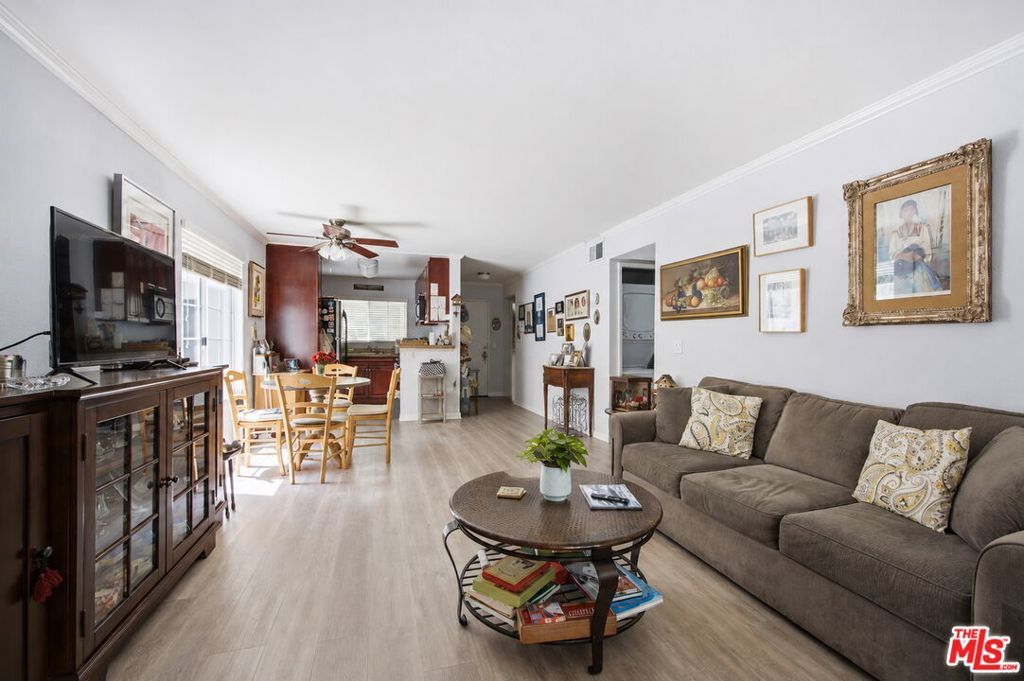 Image 7 of property listing at 5535 Canoga Avenue 115, Woodland Hills, CA 91367