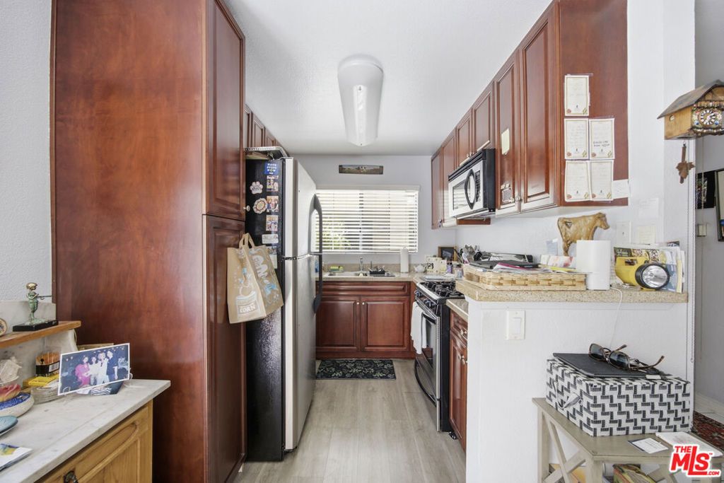 Image 9 of property listing at 5535 Canoga Avenue 115, Woodland Hills, CA 91367