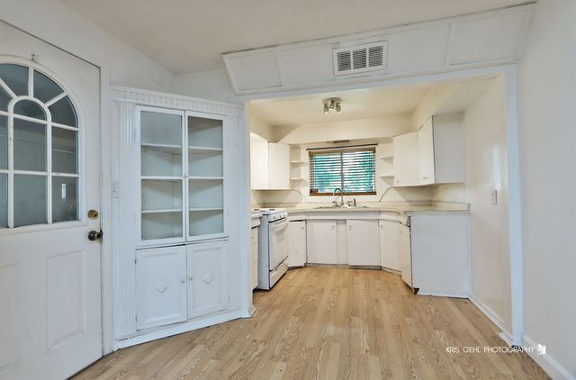 1924 Bethesda Boulevard, Zion, IL 60099