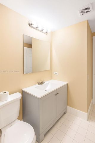 17150 N Bay Rd 2122, Sunny Isles Beach, FL 33160