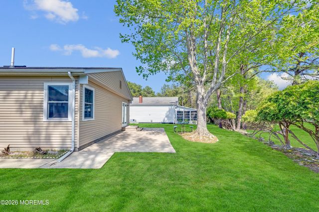 47 Normanton Court, Toms River, NJ 08757