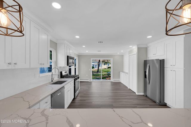 47 Normanton Court, Toms River, NJ 08757