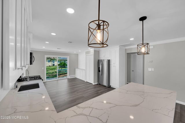 47 Normanton Court, Toms River, NJ 08757