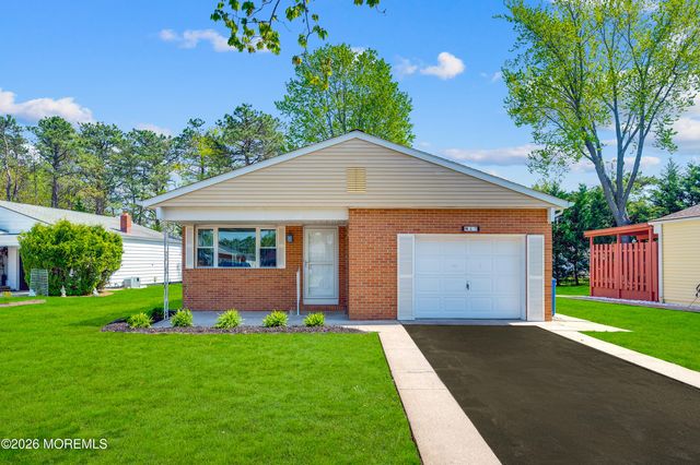 47 Normanton Court, Toms River, NJ 08757