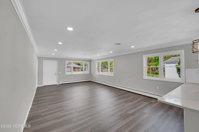 47 Normanton Court, Toms River, NJ 08757