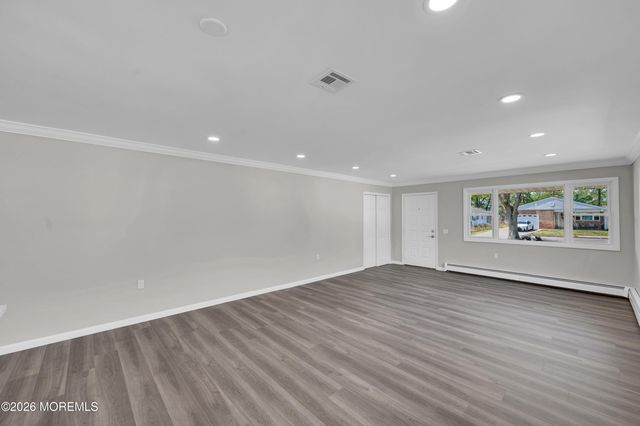 47 Normanton Court, Toms River, NJ 08757