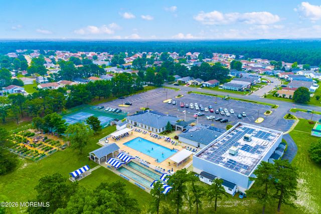 47 Normanton Court, Toms River, NJ 08757