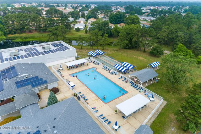 47 Normanton Court, Toms River, NJ 08757