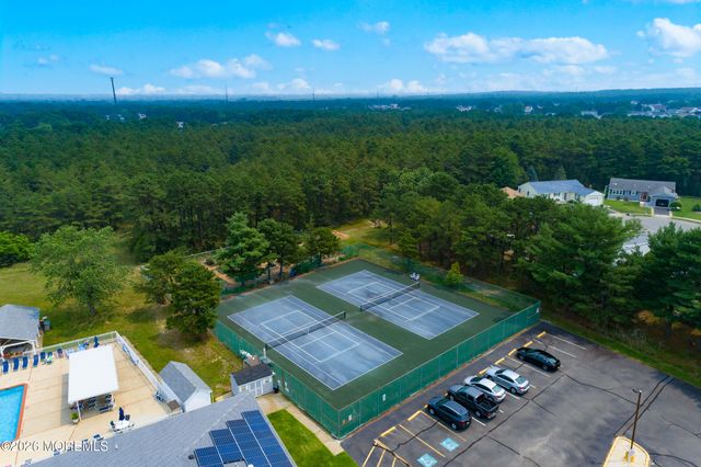 47 Normanton Court, Toms River, NJ 08757