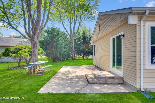 47 Normanton Court, Toms River, NJ 08757