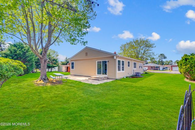 47 Normanton Court, Toms River, NJ 08757