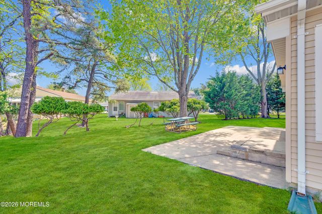 47 Normanton Court, Toms River, NJ 08757