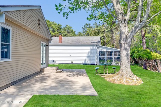 47 Normanton Court, Toms River, NJ 08757