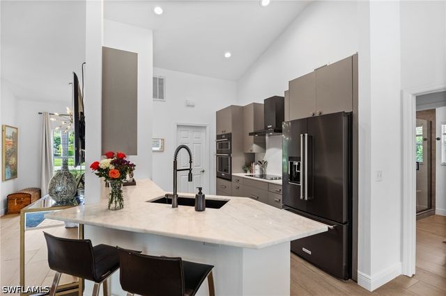 6778 Buckingham CT, Naples, FL 34104