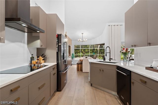 6778 Buckingham CT, Naples, FL 34104