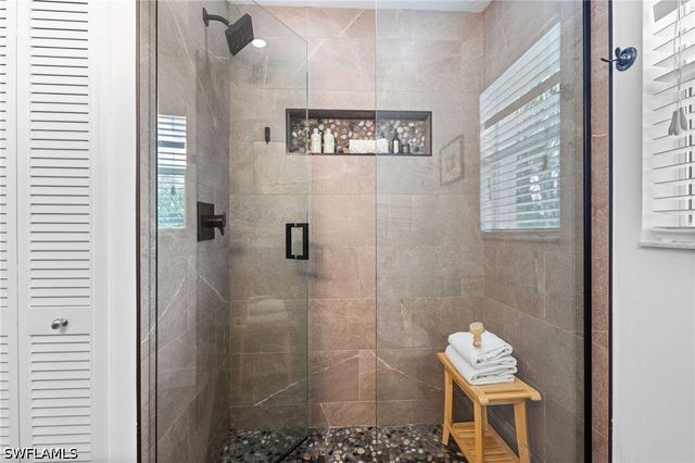 6778 Buckingham CT, Naples, FL 34104