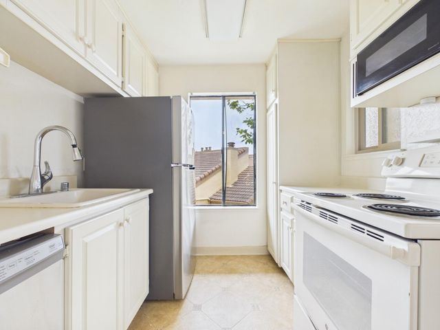 4202 Golden Oaks Lane 4202, Monterey, CA 93940