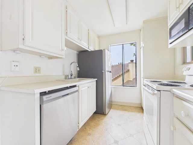 4202 Golden Oaks Lane 4202, Monterey, CA 93940