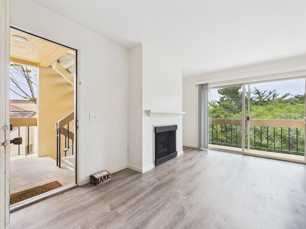 4202 Golden Oaks Lane 4202, Monterey, CA 93940