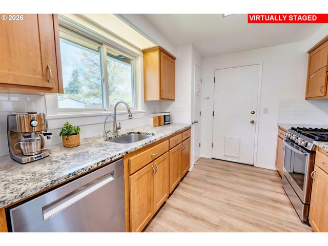 8216 Sw STEVE St, Tigard, OR 97223