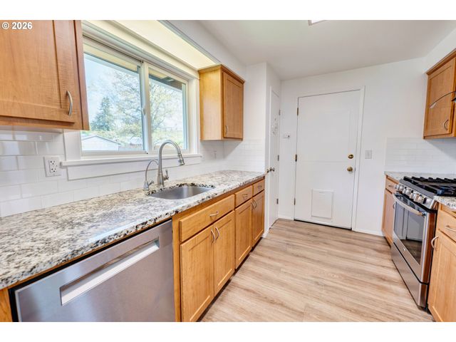 8216 Sw STEVE St, Tigard, OR 97223