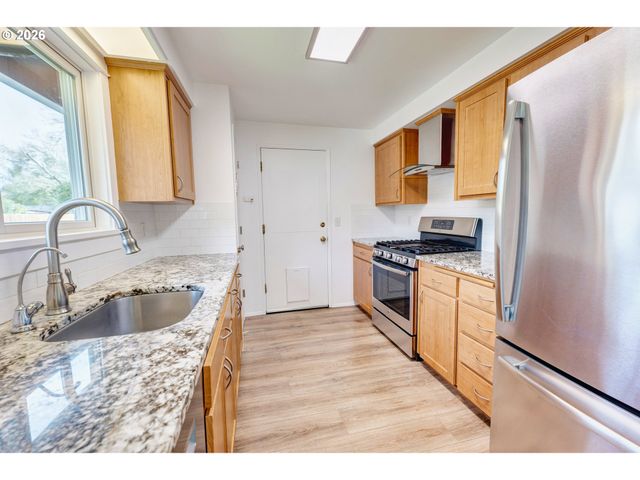 8216 Sw STEVE St, Tigard, OR 97223