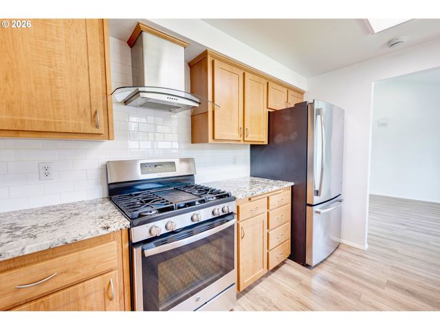 8216 Sw STEVE St, Tigard, OR 97223