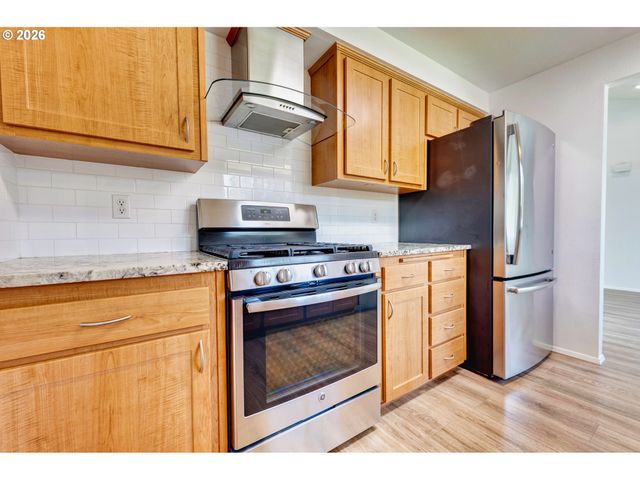 8216 Sw STEVE St, Tigard, OR 97223