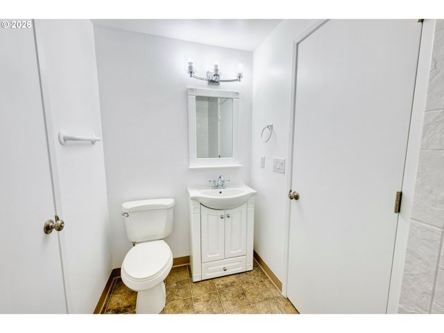 8216 Sw STEVE St, Tigard, OR 97223