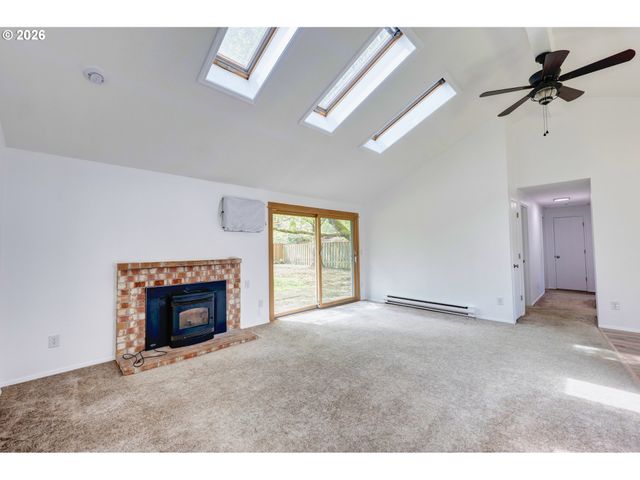 8216 Sw STEVE St, Tigard, OR 97223