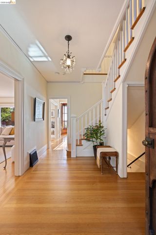 84 Norwood Ave, Kensington, CA 94707