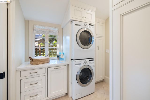 84 Norwood Ave, Kensington, CA 94707