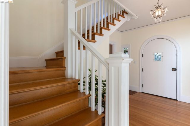 84 Norwood Ave, Kensington, CA 94707