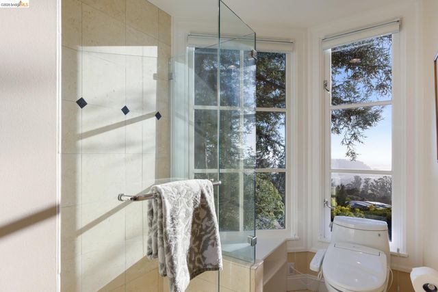 84 Norwood Ave, Kensington, CA 94707