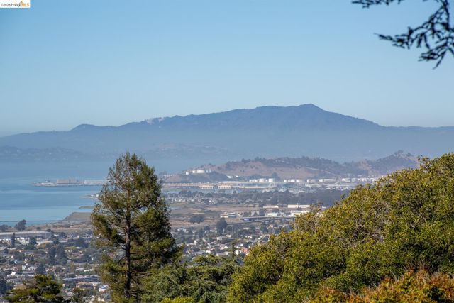 84 Norwood Ave, Kensington, CA 94707