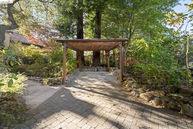 84 Norwood Ave, Kensington, CA 94707